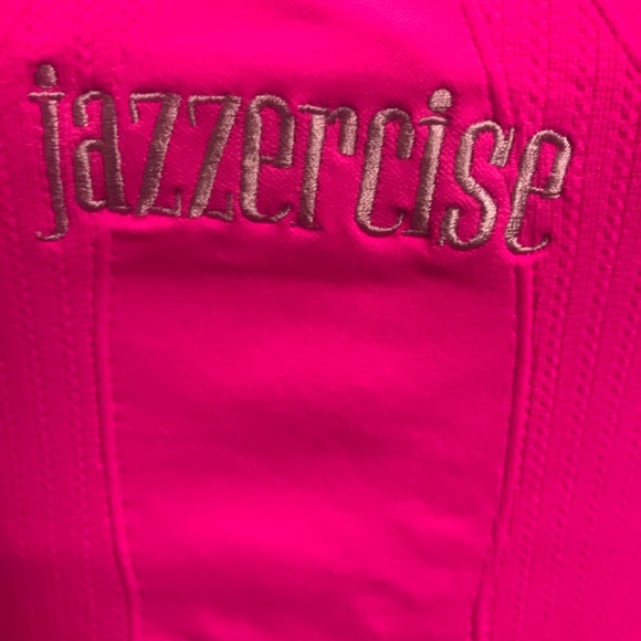 Jazzercise Athletic Top with Built-in shelf Bra - Picture 2 of 8